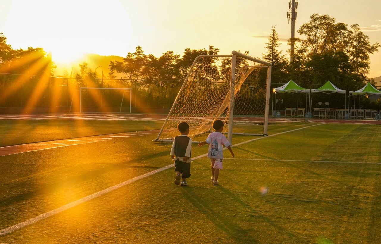 驚艷！在云商的黃昏光影中展開青春畫卷