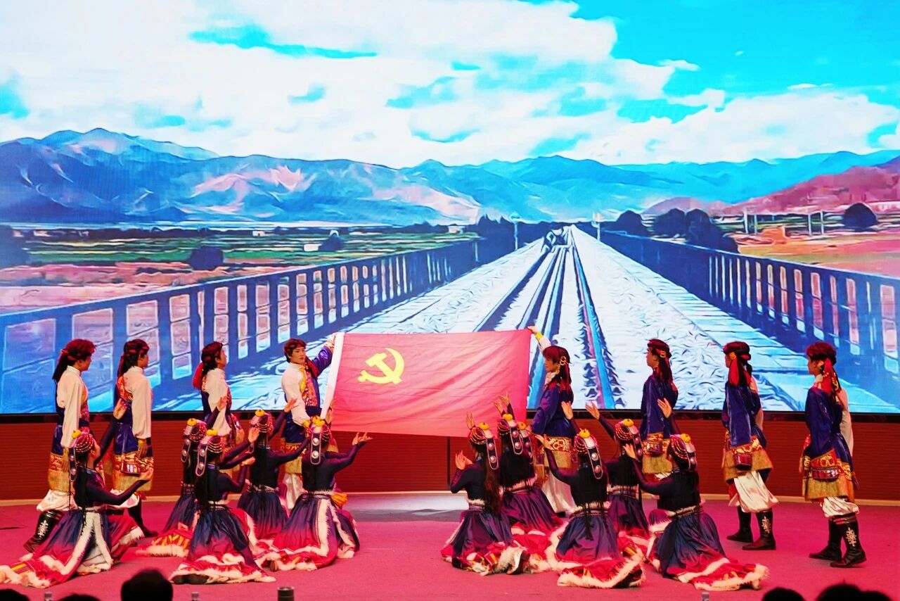 云南省教育廳“高雅藝術(shù)進(jìn)校園”活動(dòng)走進(jìn)云南商務(wù)職業(yè)學(xué)院 ?