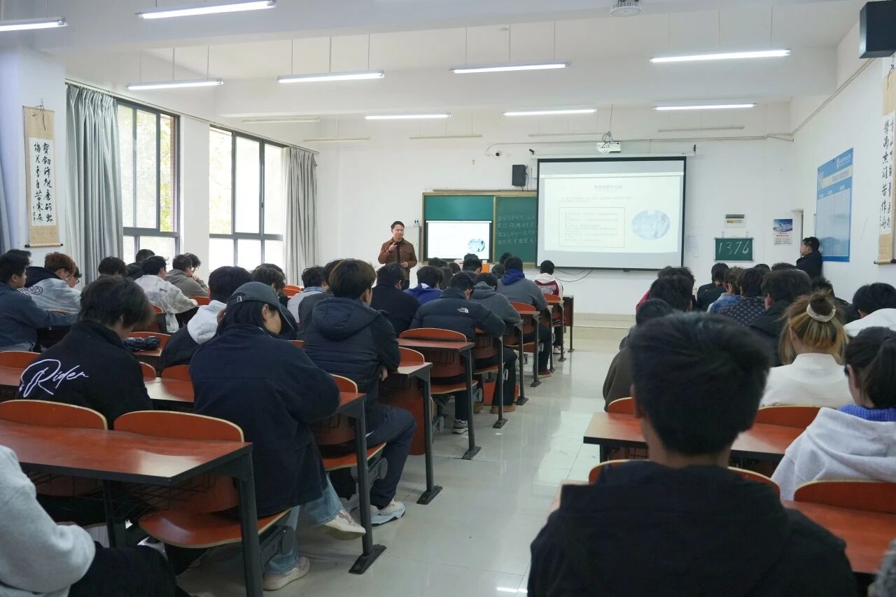 直擊現(xiàn)場！數(shù)據(jù)標(biāo)注行業(yè)“大咖”進(jìn)校園，解鎖云商學(xué)子實(shí)習(xí)就業(yè)新賽道