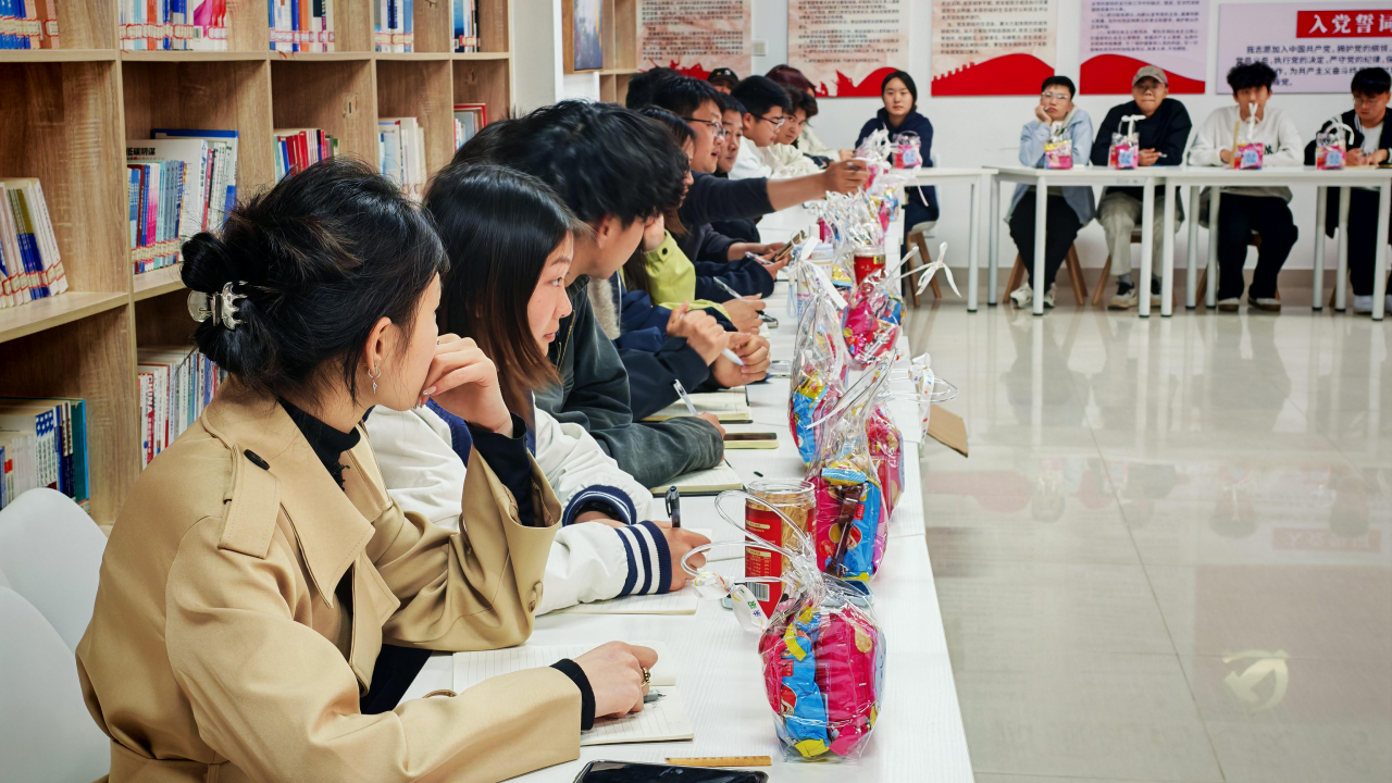 收心聚力謀新篇·務(wù)實(shí)篤行促發(fā)展 | 云商召開2026年春季學(xué)期學(xué)生組織干部座談會