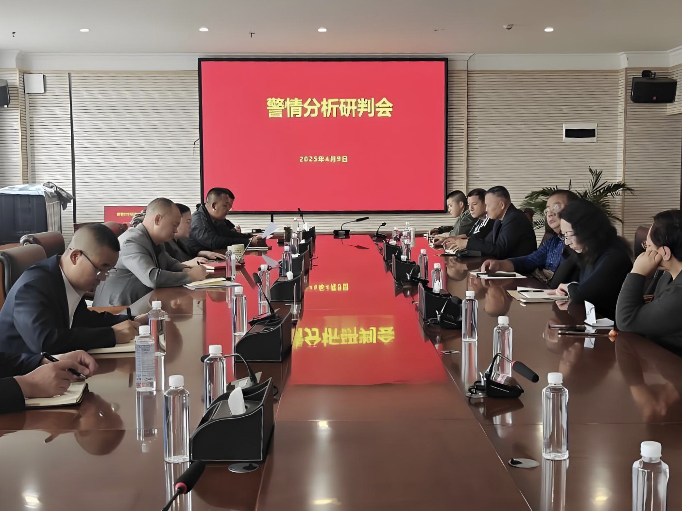 凝心聚力保安全，未雨綢繆護(hù)師生——我校召開月度安全穩(wěn)定工作推進(jìn)會(huì)