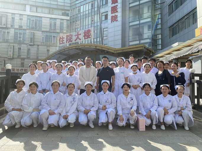 歷經風雨  磨礪青春_昆明市第一人民醫(yī)院-星耀醫(yī)院護理實習生總結暨優(yōu)秀實習生表彰會