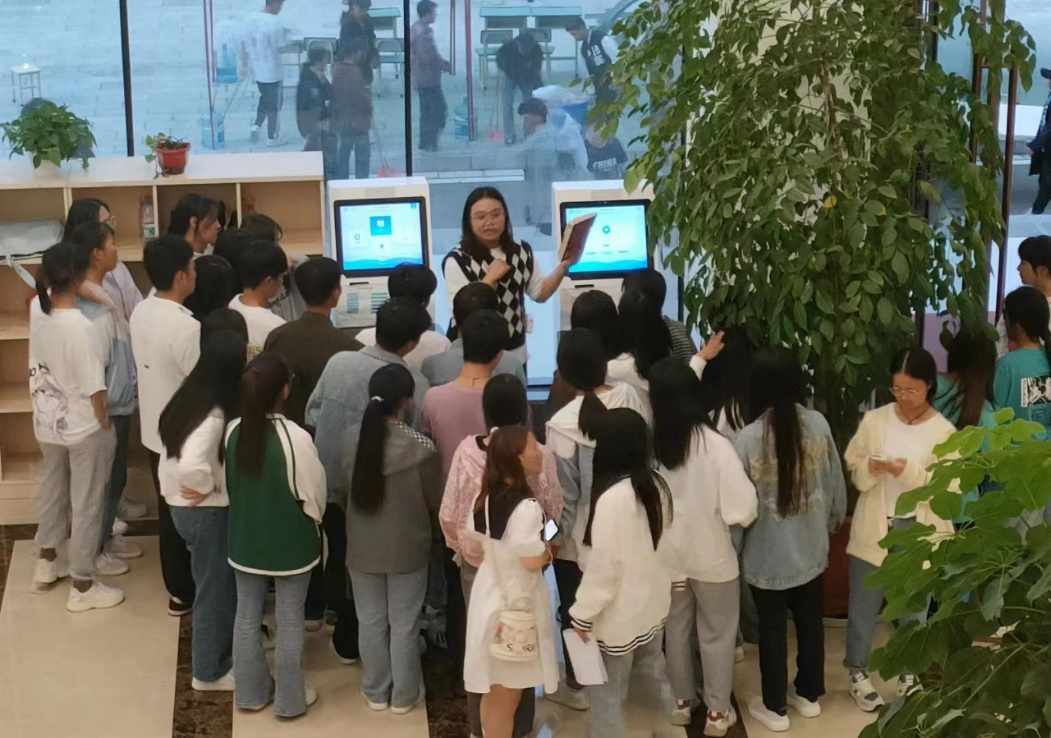 【教育培訓】學校圖書館舉行2022級新生入館教育培訓 