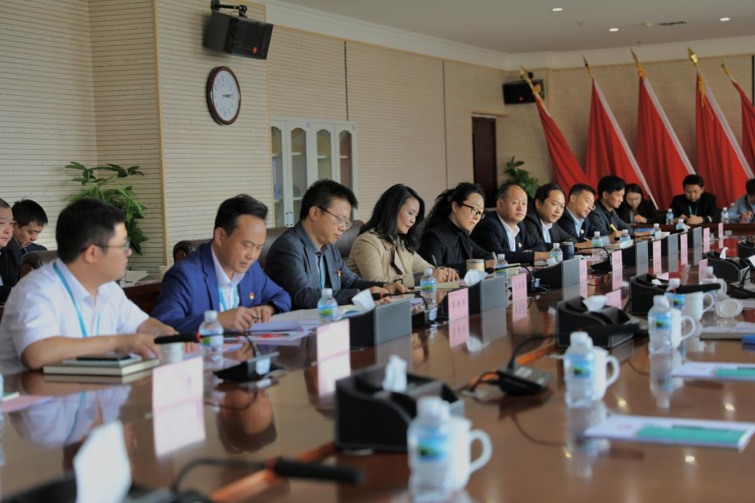 云南商務(wù)職業(yè)學(xué)院召開(kāi)干部大會(huì)