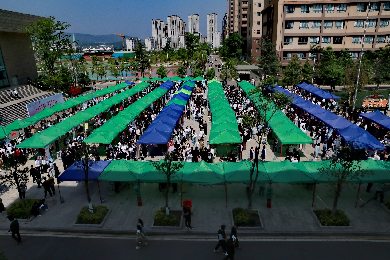 云商春季“職”等你來(lái)暨云商共青團(tuán)“百校千企萬(wàn)崗”2023年畢業(yè)生雙選會(huì)在我校舉行